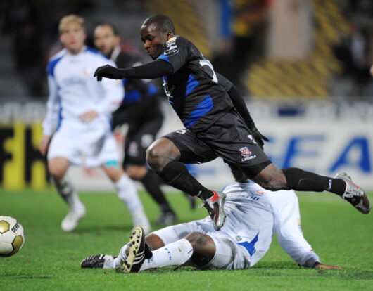 27.11.2009, Fussball, 2. BL, FSV Frankfurt vs. Hansa Rostock .

Pa Saikou Kujabi (li., FSV), Junior Alves Orestes .

Foto: Heiko Rhode, Bad Homburg

 ***WWW.FOTO-RHODE.DE*** 
 
Heiko Rhode
Sport- und Pressefotografie
Kirdorfer Str. 11
61350 Bad Homburg
Tel. 06172/488828
Mobil 0172/6703266
Fax 06172/943870

Honorar zzgl. 7% Ust. / Taunussparkasse Bad Homburg / BLZ 51250000 / Konto 1902130 / Belegexemplar erbeten


FON 0172-6703266