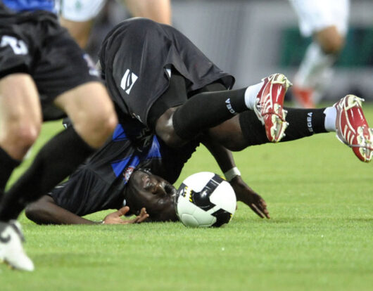-10-Soumaila Coulibaly FSV FRANKFURT 
23.07.2009 / Fussball / Eröffnung des F r a n k f u r t e r  V o l k s b a n k  S t a d i o n s / S t a d i o n  a m  B o r n h e i m e r  H a n g / Eröffnungsspiel / sintflutartiger Regen
Copyright/Foto:Joachim Storch/Bad Homburg - 
FON 0172-6600557 - www.foto-storch.de