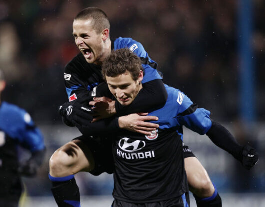 26.11.2010, Fussball, 2. BL, FSV Frankfurt - VfL Osnabrück.

Mario Fillinger (FSV, re.) bejubelt sein Tor zum 2:0. li.: Mike Wunderlich .

Foto: Heiko Rhode, Bad Homburg

 ***WWW.FOTO-RHODE.DE*** 
 
Heiko Rhode
Sport- und Pressefotografie
Auf dem Teich 2
61352 Bad Homburg
Tel. 06172/488828
Mobil 0172/6703266
Fax 06172/943870

Honorar zzgl. 7% Ust. / Taunussparkasse Bad Homburg / BLZ 51250000 / Konto 1902130 / Belegexemplar erbeten


FON 0172-6703266